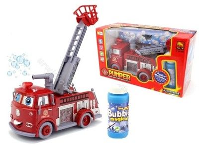 Пожарен музикален камион правещ сапунени балончета / пожарна