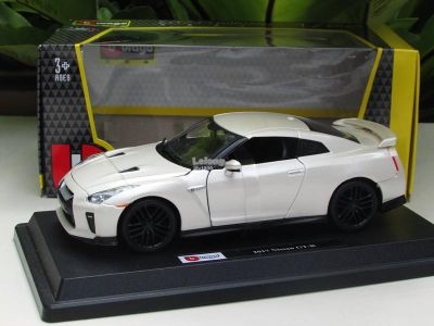 Метална кола Nissan GT-R Bburago 1:24 бяла