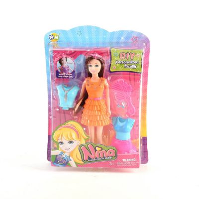 Кукла Nina с дрехи за преобличане