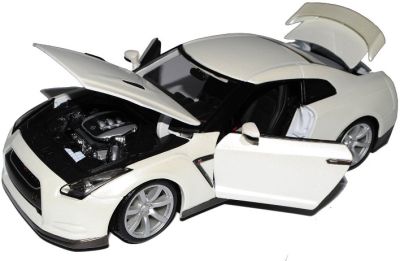 Bburago Метална количка Nissan GT-R 1:18