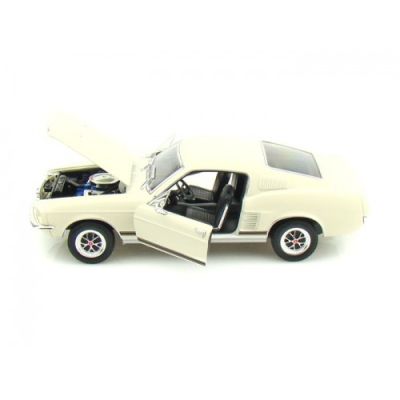 Метална кола с отварящи се врати 1967 Ford Mustang GT Welly 1:24