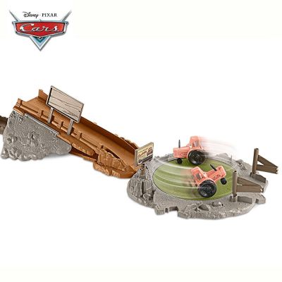 Disney Cars Писта с изстрелвачка Smokey's Tractor Mattel - FLK03