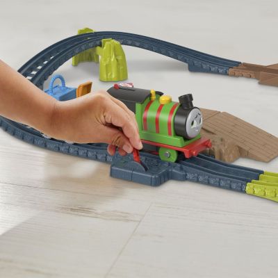 FP THOMAS & FRIENDS MOTORISED PLAYSETS Игрален комплект Percy's Package Roundup HGY78