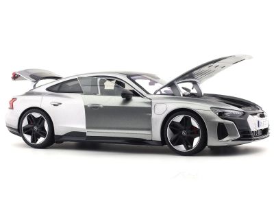 Метална кола Audi RS e-tron GT 2022 Bburago 1/18 сребрист