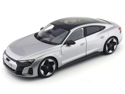 Метална кола Audi RS e-tron GT 2022 Bburago 1/18 сребрист