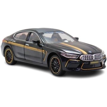 Метален автомобил BMW M8 със звук и светлини 1/24 