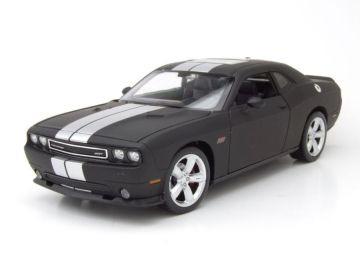 Метална кола Dodge Challenger SRT Welly 1/24  