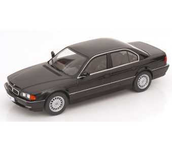 Метална кола BMW 740i 1:18 WERK83 180366