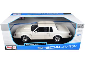 Метална колa Buick Grand National 1:18 Maisto 31479 бяла