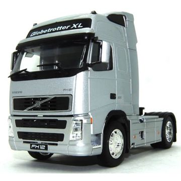 Метален камион влекач Volvo FH12 Silver WELLY 1/32