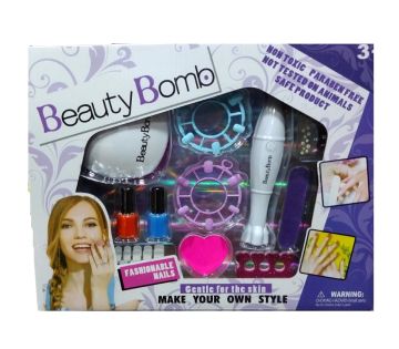 Детски комплект за маникюр и ноктопластика Beauty Bomb 668