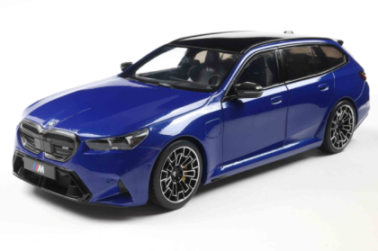 Метален автомобил BMW M5 Touring 1:18 Solido 1814801