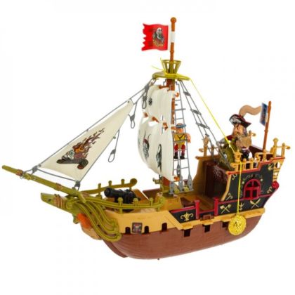 Пиратски кораб с пирати