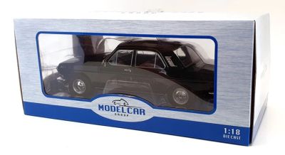 Метална кола Volga M24 1972 - 1:18 Model Car Group 18013