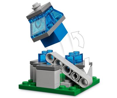 Конструктор LEGO Minecraft 21273 Нападението на огнения призрак балон в селото