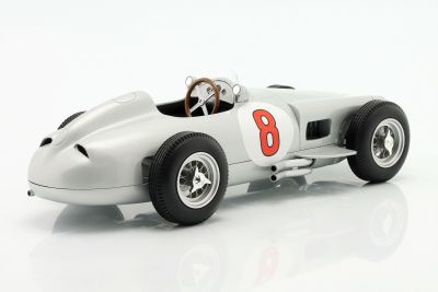 Метална кола Mercedes-Benz W196 #8 WERK83 W1801803 - 1:18