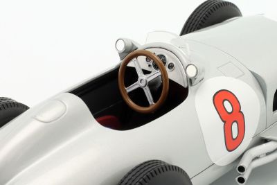 Метална кола Mercedes-Benz W196 #8 WERK83 W1801803 - 1:18