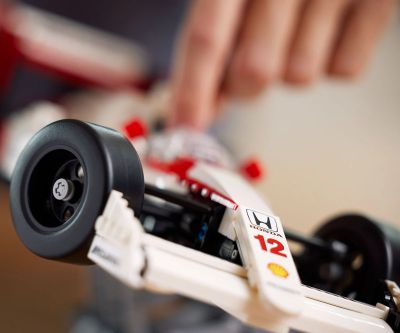 Конструктор LEGO Icons 10330 McLaren MP4/4 и Айртон Сена