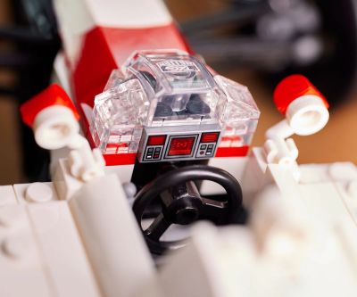 Конструктор LEGO Icons 10330 McLaren MP4/4 и Айртон Сена