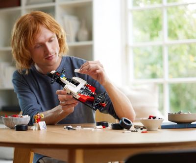 Конструктор LEGO Icons 10330 McLaren MP4/4 и Айртон Сена