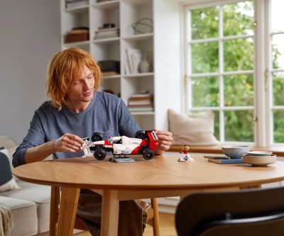 Конструктор LEGO Icons 10330 McLaren MP4/4 и Айртон Сена