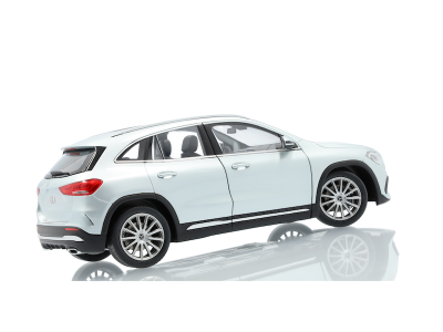 Метален автомобил Mercedes-Benz GLA 2020 Zmodels 1:18 B66961036