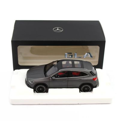 Метален автомобил Mercedes-Benz GLA 2020 Zmodels 1:18 B66961037