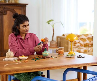 Конструктор LEGO Icons 10368 Хризантема