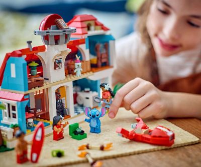 Конструктор LEGO Disney 43268 Къщата на плажа на Лило и Стич