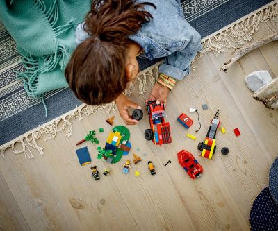 Конструктор LEGO City Fire 60412 Пожарникарски камион 4x4 със спасителна лодка