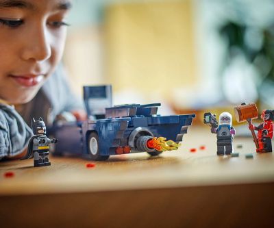 Конструктор LEGO DC Comics Super Batman 76274 Batman Батман с батмобила срещу Харли Куин и мистър Фрийз