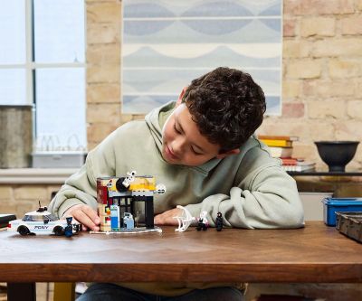 Конструктор LEGO Marvel 76311 Спайди вселената Майлс Моралес срещу Петното