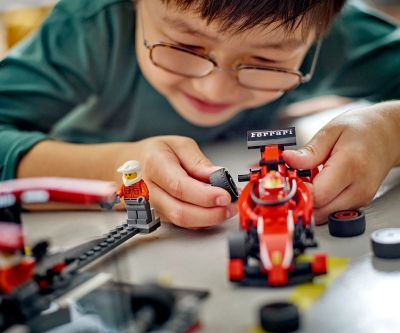 Конструктор Питстоп и механици от F1 с кола Ferrari LEGO City 60443 