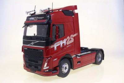 Метален камион влекач VOLVO FH GLOBETROTTER XL SOLIDO 1:24