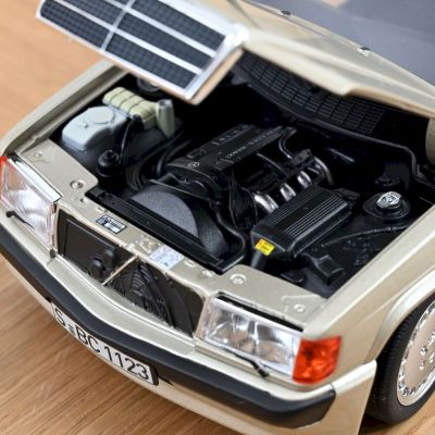 Метална кола Mercedes Benz 190E 2.3 16V 1984 Norev 1:18 - 183831