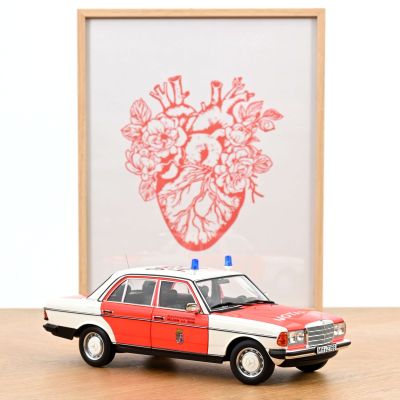 Метална кола Mercedes-Benz 200 1984 Emergency Ambulance Norev 1:18 - 183834