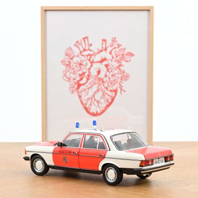 Метална кола Mercedes-Benz 200 1984 Emergency Ambulance Norev 1:18 - 183834