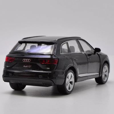 Метална кола Audi Q7 Welly 1:34 