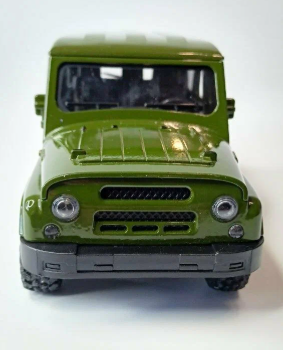 Метален джип УАЗ 1:18 зелен