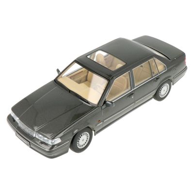 Метален автомобил Volvo 960 Triple9 Collection 1:18 T91800304