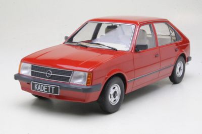 Метален автомобил Opel Kadett D 1984 Triple9 Collection 1:18 T 91800421