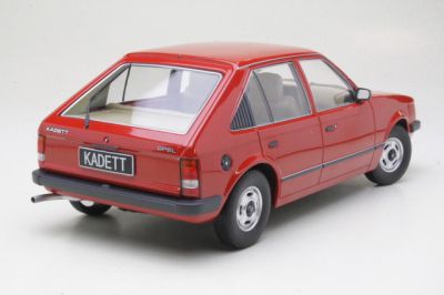 Метален автомобил Opel Kadett D 1984 Triple9 Collection 1:18 T 91800421