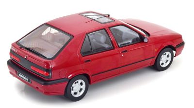 Метален автомобил Renault 19 1994 Triple9 Collection 1:18 T 91800452 