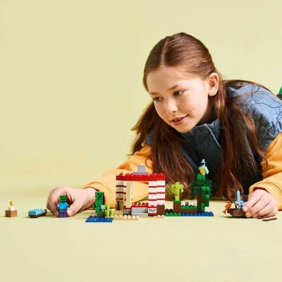 Конструктор LEGO Minecraft TNT къща в джунглата 21275
