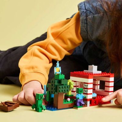 Конструктор LEGO Minecraft TNT къща в джунглата 21275