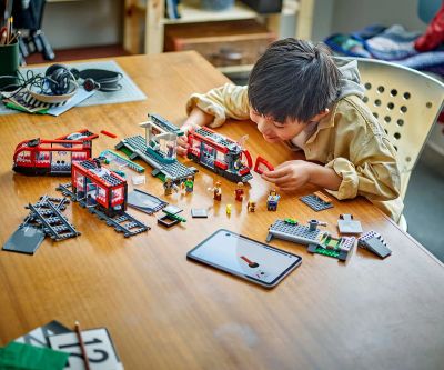 Конструктор LEGO City 60423 Трамвай и гара в центъра на града