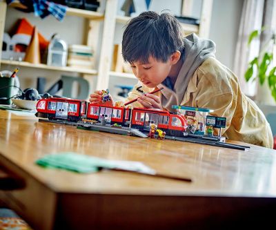 Конструктор LEGO City 60423 Трамвай и гара в центъра на града