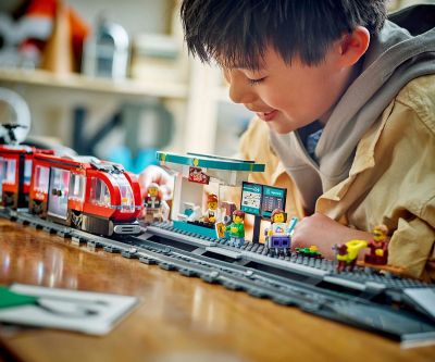 Конструктор LEGO City 60423 Трамвай и гара в центъра на града