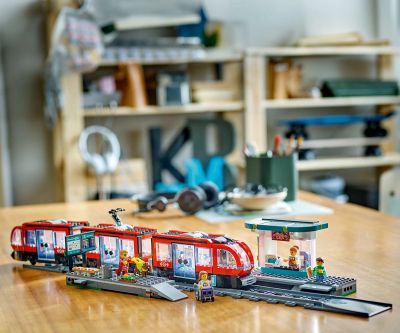 Конструктор LEGO City 60423 Трамвай и гара в центъра на града
