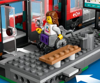 Конструктор LEGO City 60423 Трамвай и гара в центъра на града